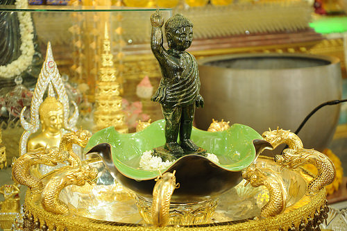 https://farm1.staticflickr.com/964/40464185980_f238f593b7.jpg