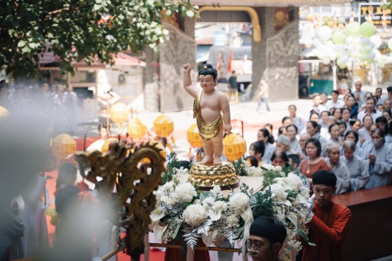 TRANG NGHIÊM ĐẠI LỄ PHẬT ĐẢN TẠI CHÙA VẠN ĐỨC PL.2569 – DL.2025